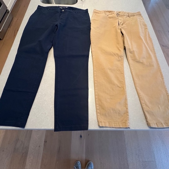 2 Pairs Men 38x32 Old Navy Chinos (Tan & Navy) Rotation Athletic Built-in Flex - Picture 1 of 8